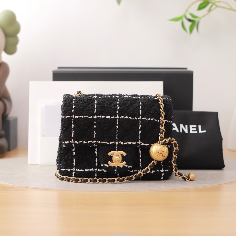 CHANEL 黑白熊貓色軟呢金扣金球鏈條包 芯片款 尺寸約18*7*13cm~。-0