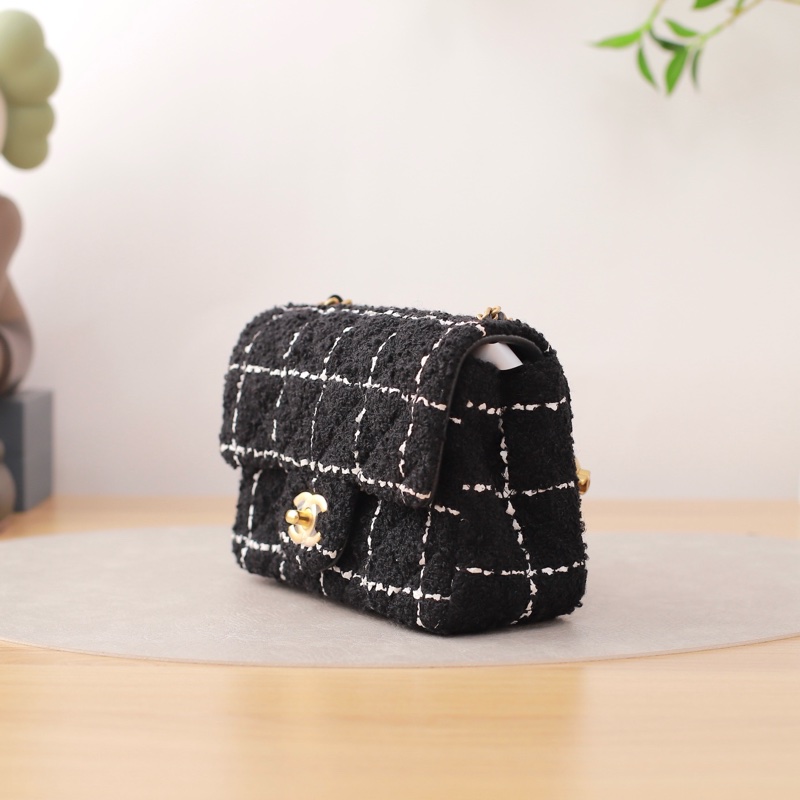 CHANEL 黑白熊貓色軟呢金扣金球鏈條包 芯片款 尺寸約18*7*13cm~。-3