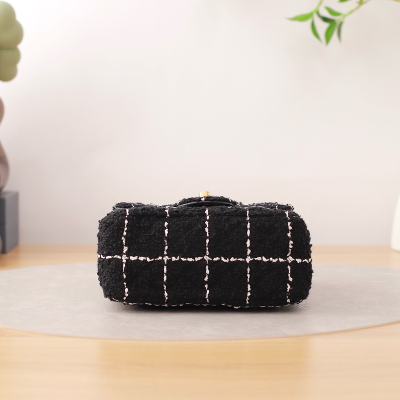 CHANEL 黑白熊貓色軟呢金扣金球鏈條包 芯片款 尺寸約18*7*13cm~。-4