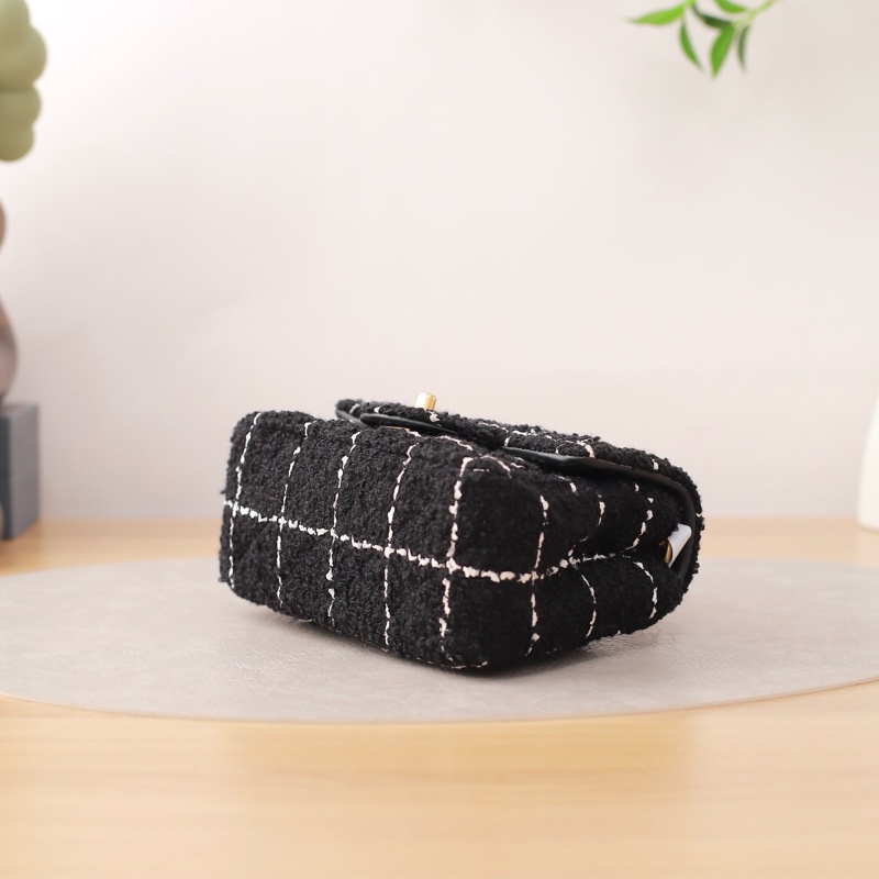 CHANEL 黑白熊貓色軟呢金扣金球鏈條包 芯片款 尺寸約18*7*13cm~。-5