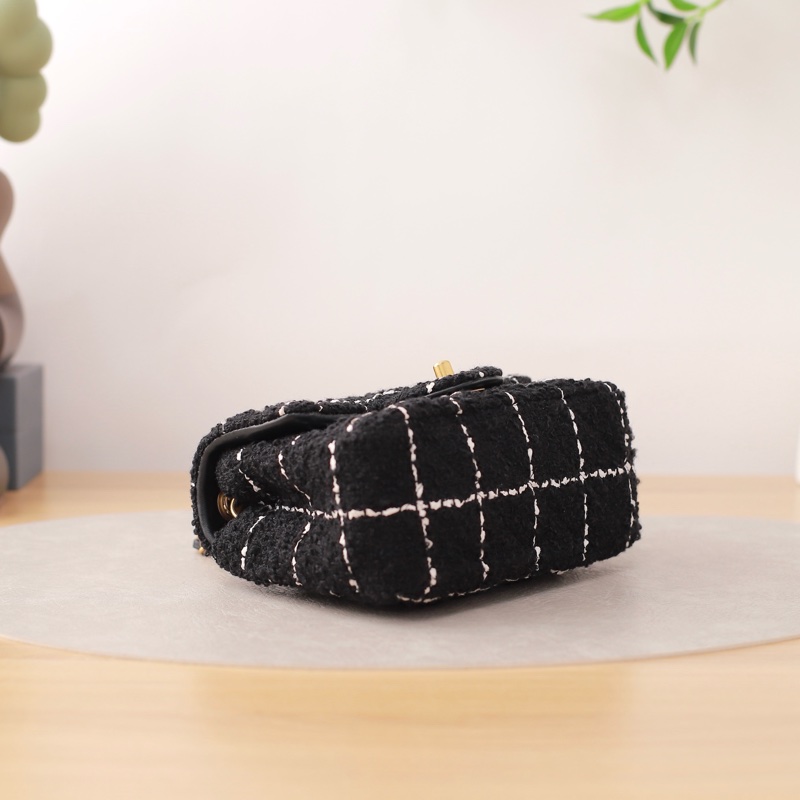 CHANEL 黑白熊貓色軟呢金扣金球鏈條包 芯片款 尺寸約18*7*13cm~。-6