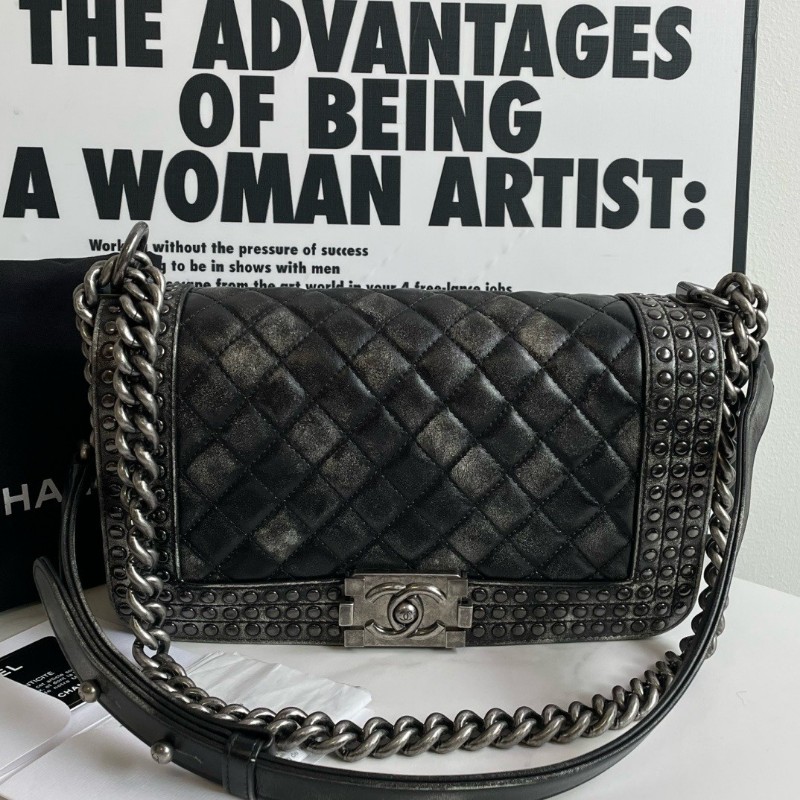 CHANEL 香奈兒 黑灰漸變色菱格紋銀色鉚釘leboy 限量款
肩背包-0