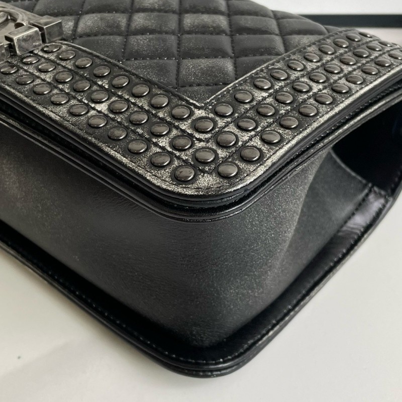 CHANEL 香奈兒 黑灰漸變色菱格紋銀色鉚釘leboy 限量款
肩背包-5