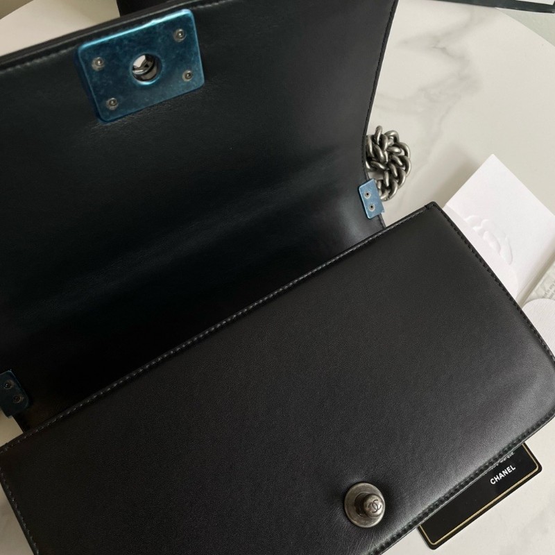 CHANEL 香奈兒 黑灰漸變色菱格紋銀色鉚釘leboy 限量款
肩背包-6