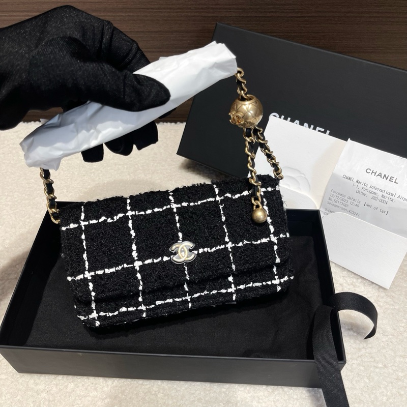 Chanel 23年芯片款 黑白格毛呢金球小woc鏈條斜挎包 全套配件：票 防塵袋 盒子-0