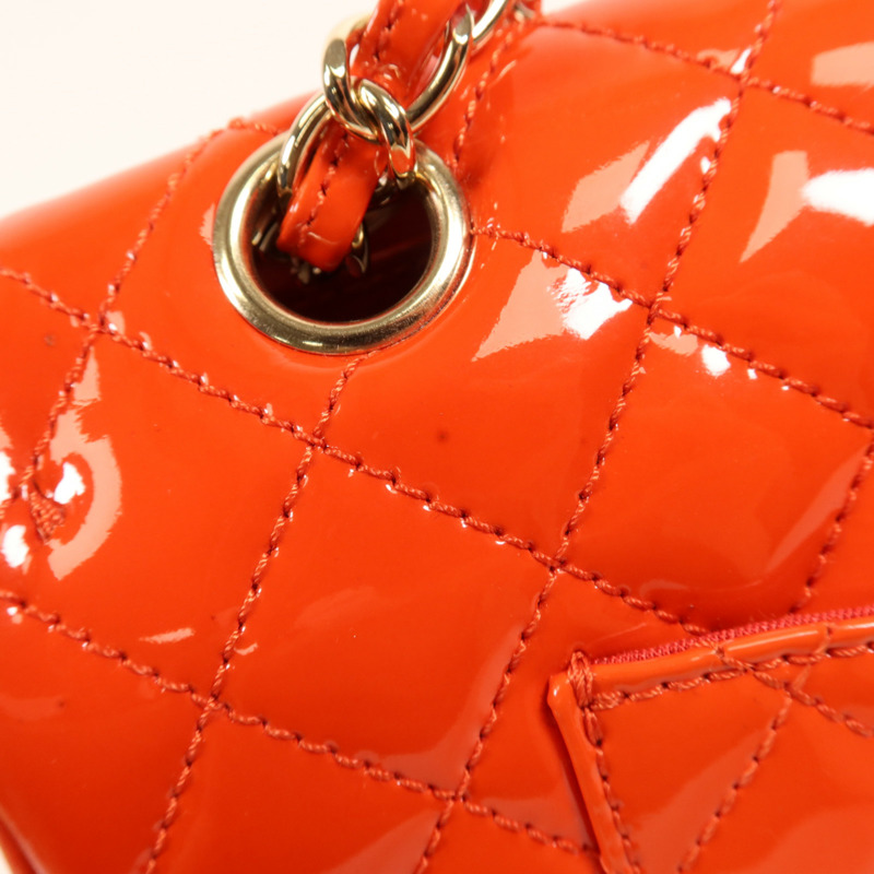 CHANEL 漆皮皮革Chain Shoulder金扣鏈帶肩背袋-16