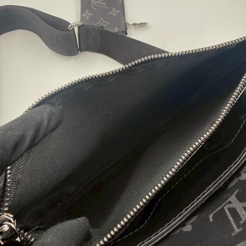 LV包包黑灰原花三合一Trio郵差包M69443-8