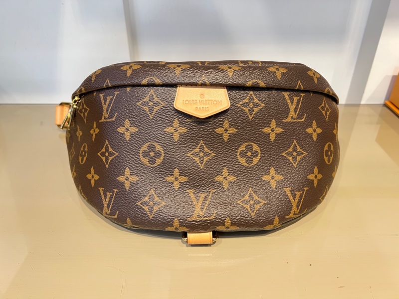 LV 原花金釦Bumbag胸腰包-0