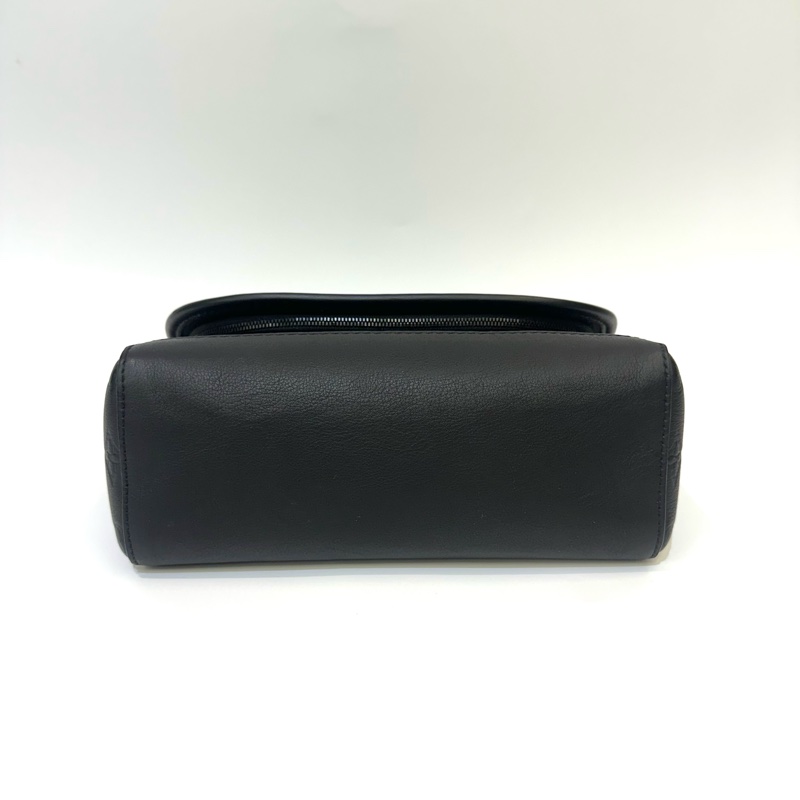 LV 黑牛皮壓紋Pulse Messenger黑釦下蓋肩斜背包M14874-2