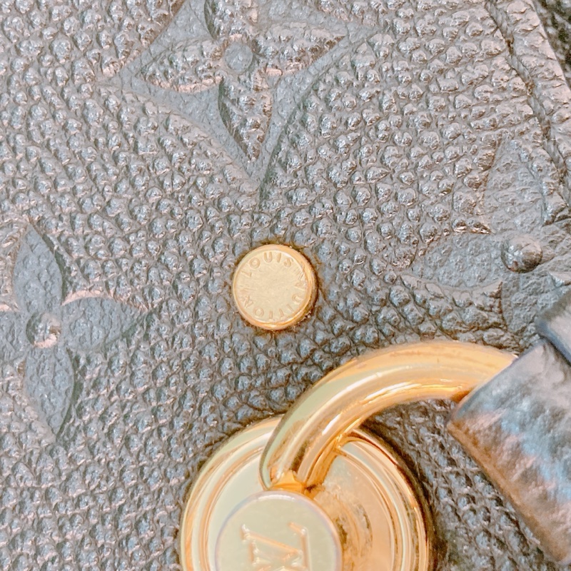 MS0322 LOUIS VUITTON 路易威登小型信封款鍊帶包包BLANCHE BB CALFSKIN-10
