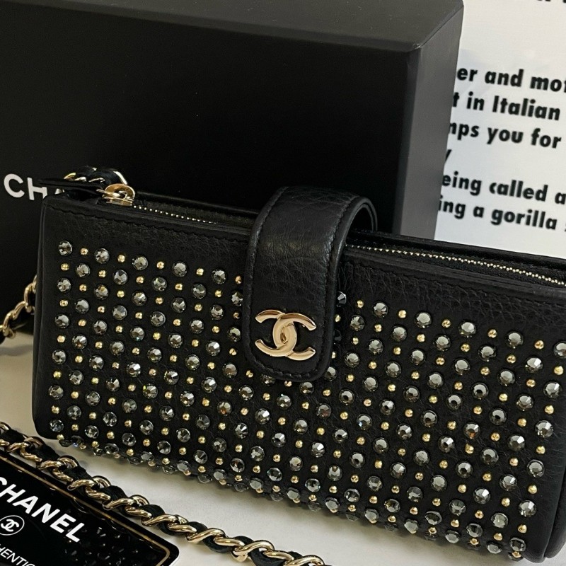 CHANEL 香奈儿 閃鑽鉚釘手機肩背包 斜背包 黑色牛皮 金珠鉚釘和銀灰色圓水鑽交叉-1
