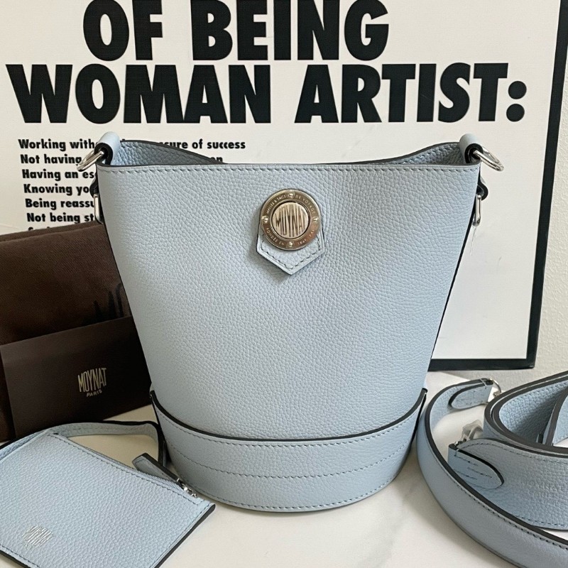 Moynat Baluchon BB 水桶包 肩背包金色logo五金 可拆卸肩帶 Taurillon Blush牛皮 天空藍色-0