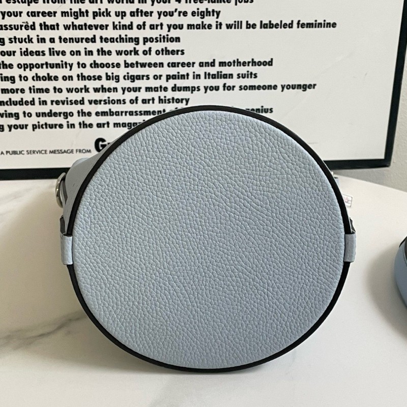 Moynat Baluchon BB 水桶包 肩背包金色logo五金 可拆卸肩帶 Taurillon Blush牛皮 天空藍色-3