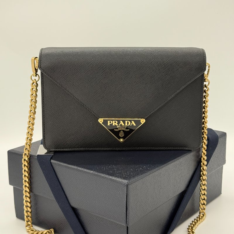 【大全套閒置品♥️專櫃88,000】PRADA 普拉達 經典三角牌標 黑色 Safiano 防刮牛皮 WOC 鏈條包(可拆卸)單肩包 手拿包 91020SV-1