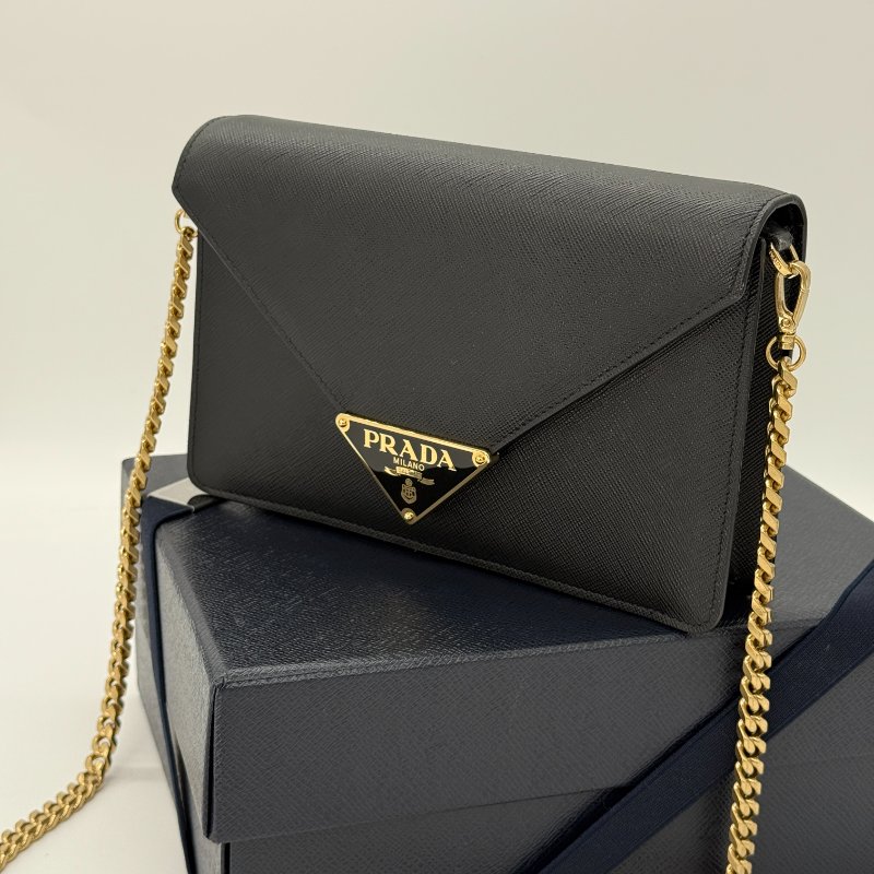 【大全套閒置品♥️專櫃88,000】PRADA 普拉達 經典三角牌標 黑色 Safiano 防刮牛皮 WOC 鏈條包(可拆卸)單肩包 手拿包 91020SV-2