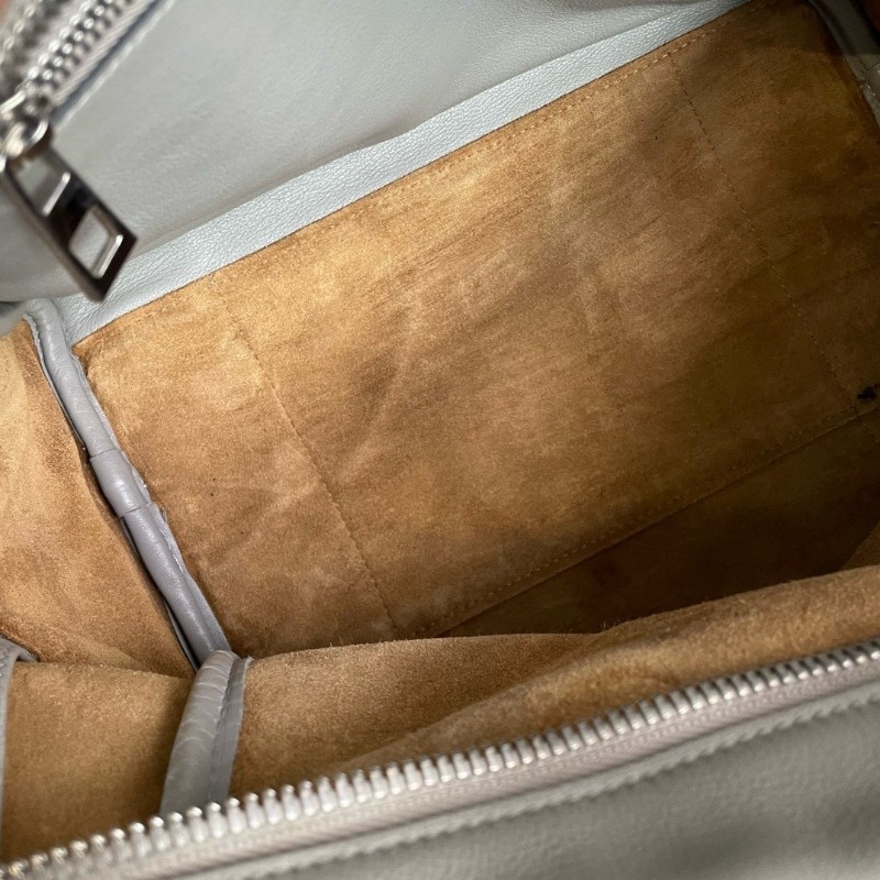 Loewe 羅意威 Amazon系列 中號灰色光面牛皮手提包 肩背包-6