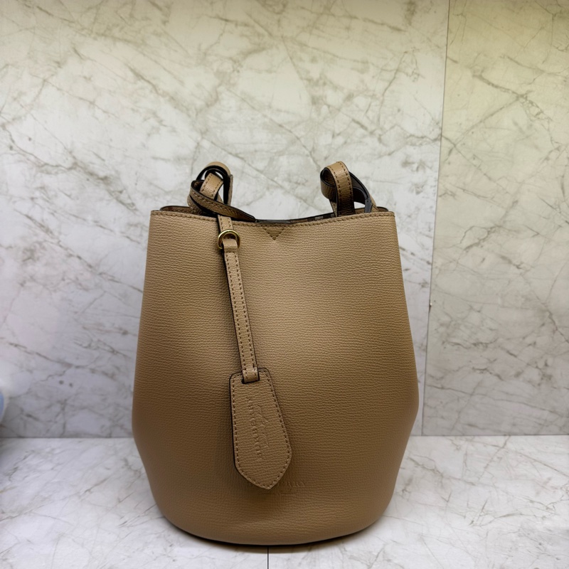 BURBERRY 內格紋皮革斜背水桶包/駝-0