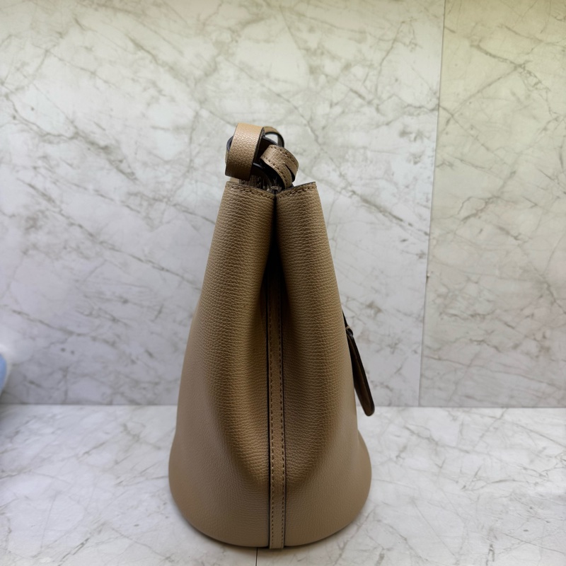 BURBERRY 內格紋皮革斜背水桶包/駝-1