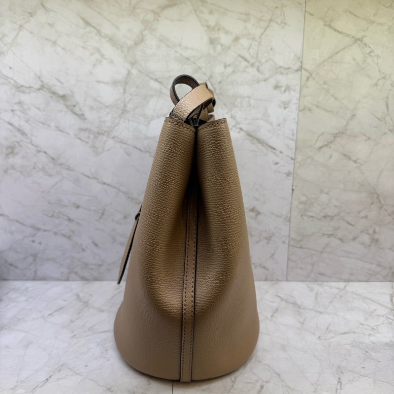 BURBERRY 內格紋皮革斜背水桶包/駝-3