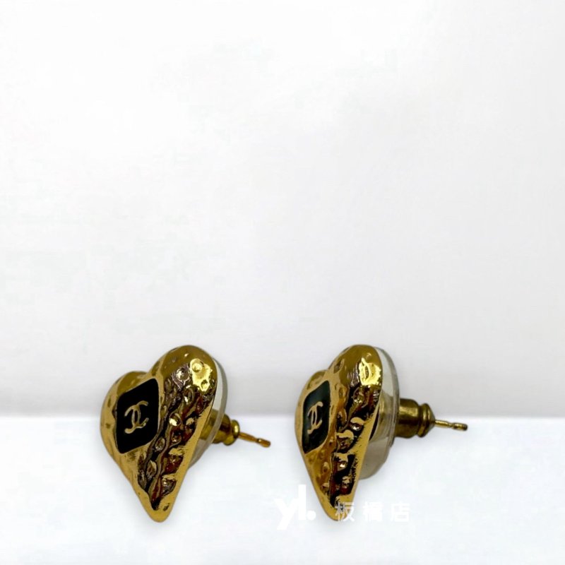 Chanel金色熔岩愛心黑框雙C小號耳環ABC242-2