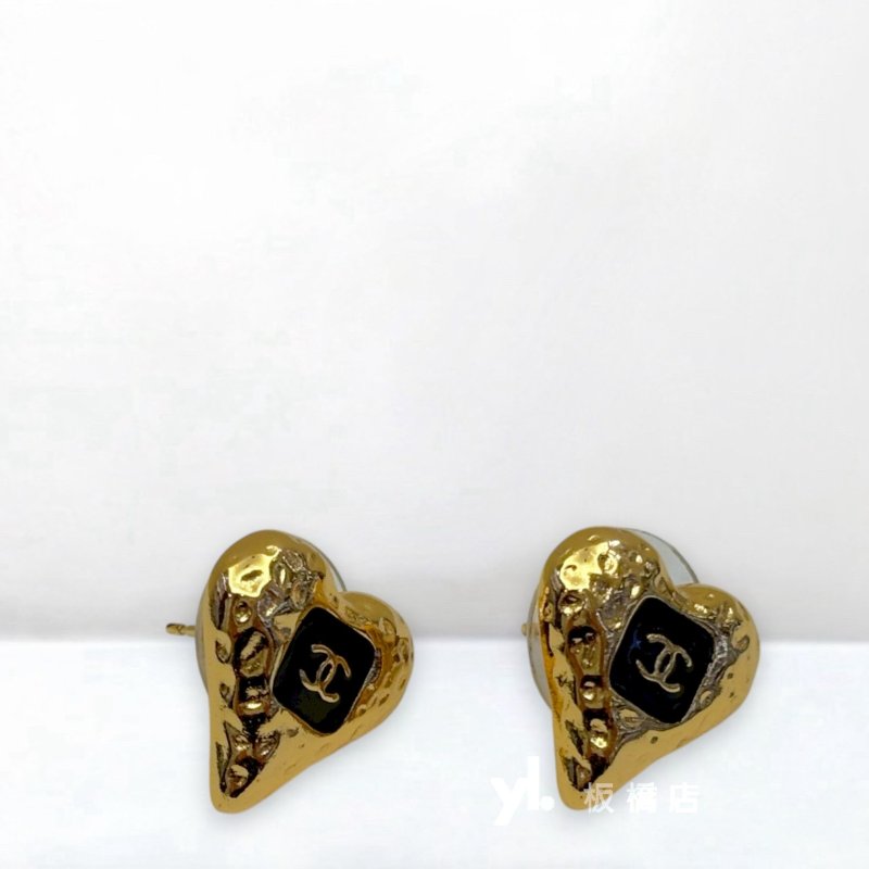 Chanel金色熔岩愛心黑框雙C小號耳環ABC242-3