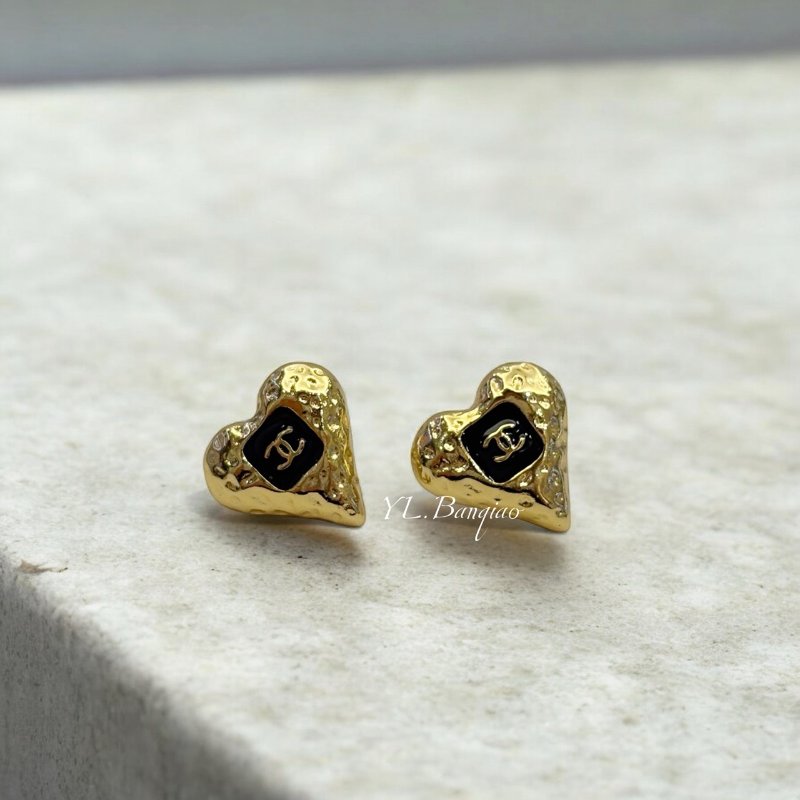 Chanel金色熔岩愛心黑框雙C小號耳環ABC242-0