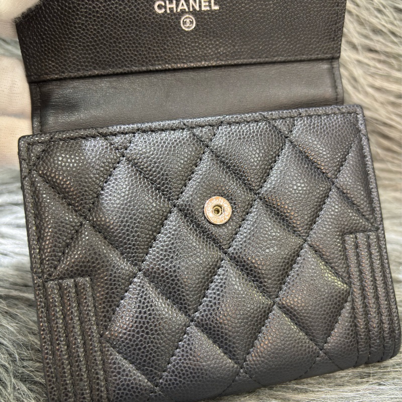 CHANEL A80734 Boy 缺貨款 黑色 荔枝皮 銀釦 三折 零錢包 短夾 皮夾 錢包-20