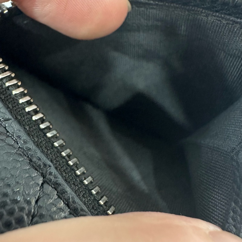 chane A80734 黑荔枝皮銀釦boy三折短夾-16