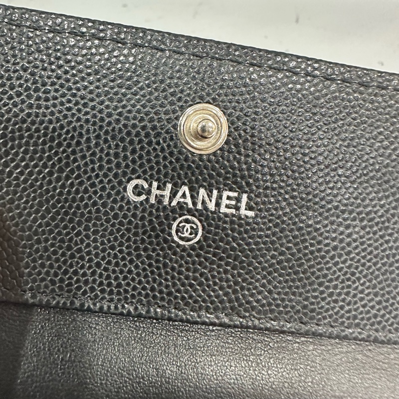 chane A80734 黑荔枝皮銀釦boy三折短夾-17
