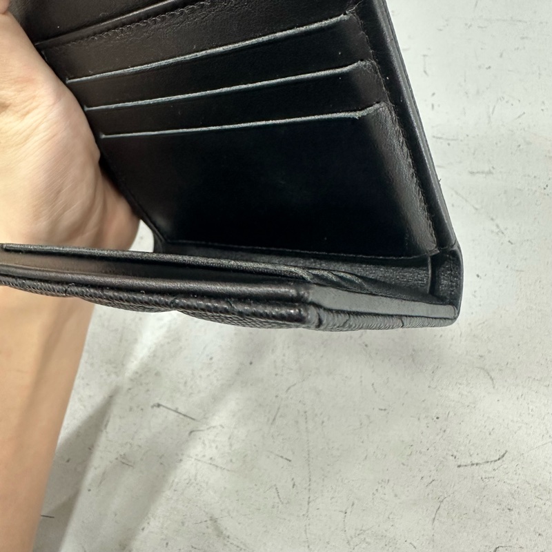 chane A80734 黑荔枝皮銀釦boy三折短夾-19