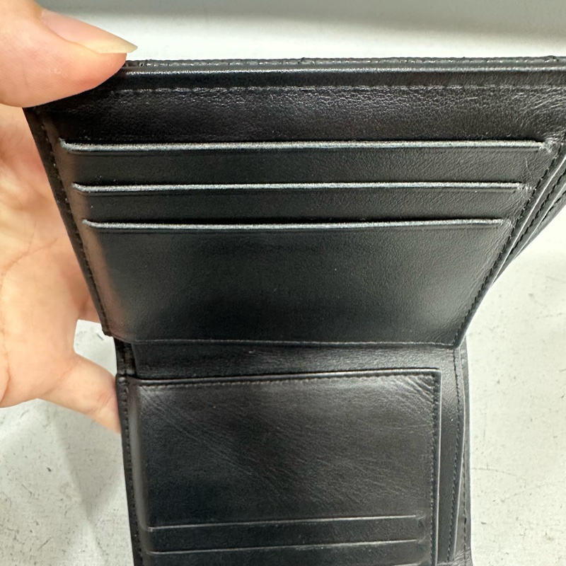 chane A80734 黑荔枝皮銀釦boy三折短夾-22