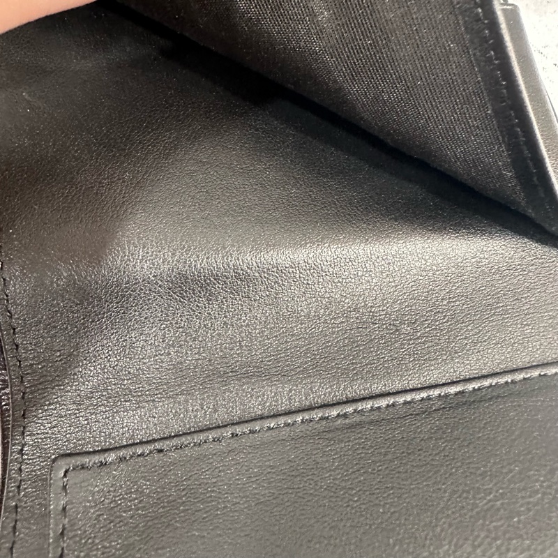 chane A80734 黑荔枝皮銀釦boy三折短夾-25