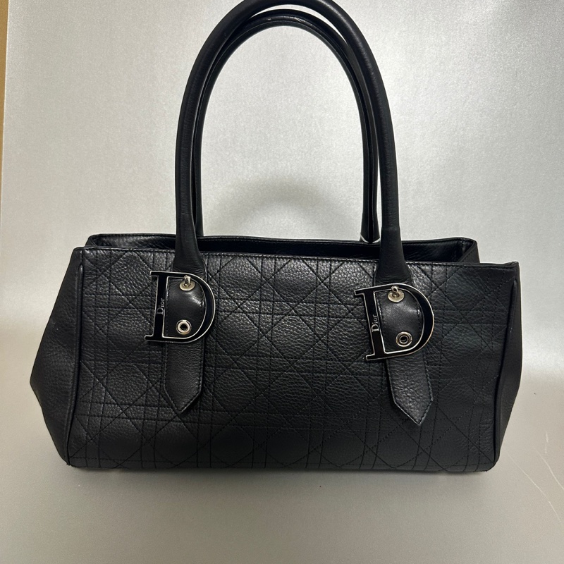 Dior 琺瑯大D釦黛妃腋下包-1
