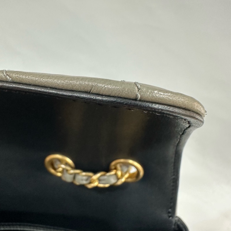 Chanel A57275 灰羊皮黑金釦斜背包-24