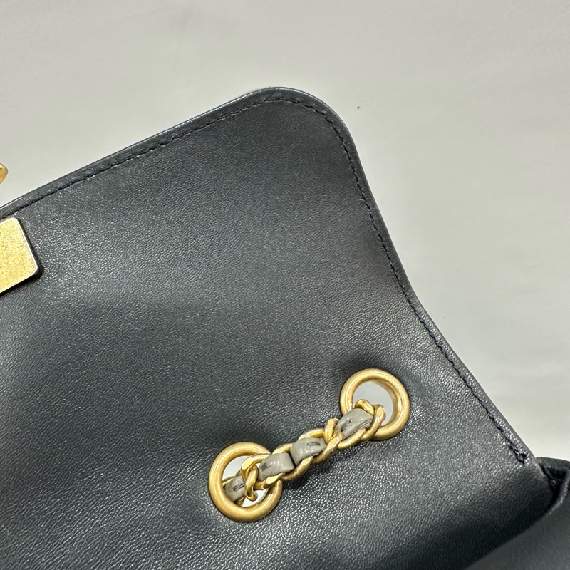 Chanel A57275 灰羊皮黑金釦斜背包-29