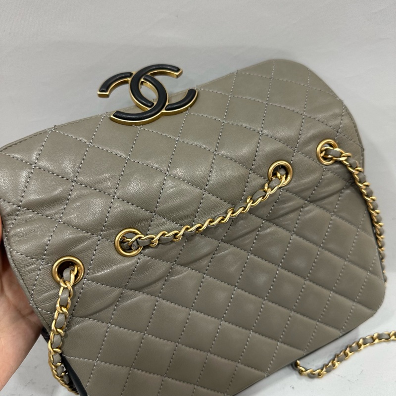 Chanel A57275 灰羊皮黑金釦斜背包-30