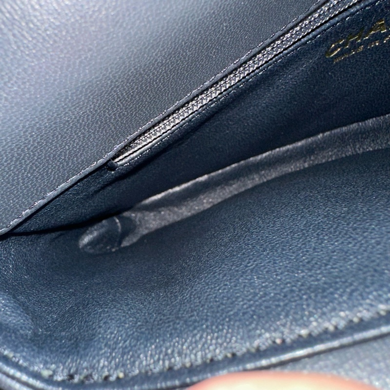 Chanel A57275 灰羊皮黑金釦斜背包-38