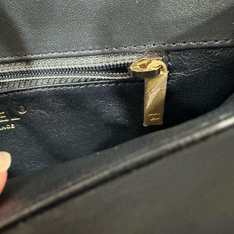 Chanel A57275 灰羊皮黑金釦斜背包-39