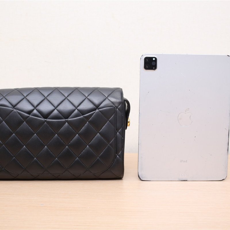 中古黑金羊雕花扣斜背包黑色皮革S 2開金扣-1