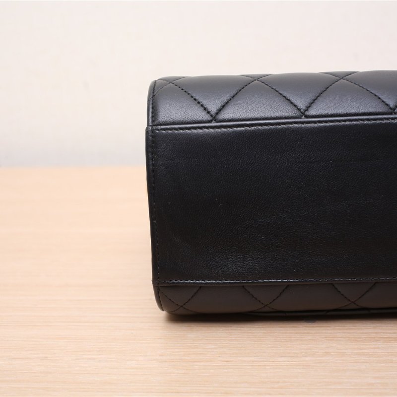 中古黑金羊雕花扣斜背包黑色皮革S 2開金扣-2