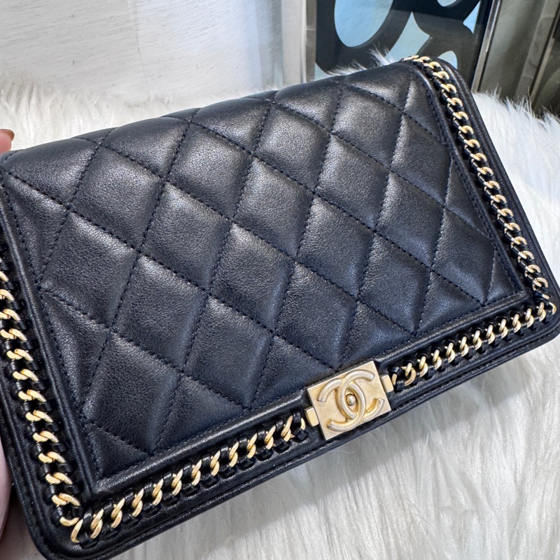 Chanel Boy WOC 黑牛皮皮穿鏈斜背-5