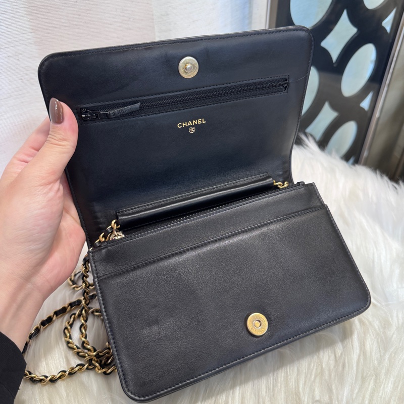 Chanel Boy WOC 黑牛皮皮穿鏈斜背-6