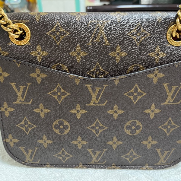 98新 LV Passy郵差包-8