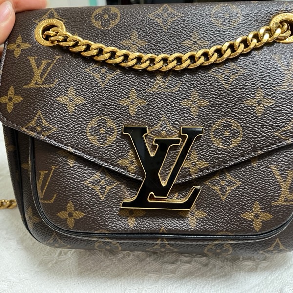 98新 LV Passy郵差包-15