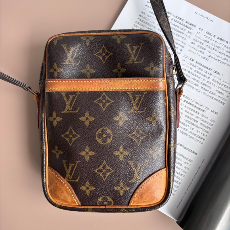 ::LOUIS VUITTON:: LV M45266 經典花紋日字斜背包-0