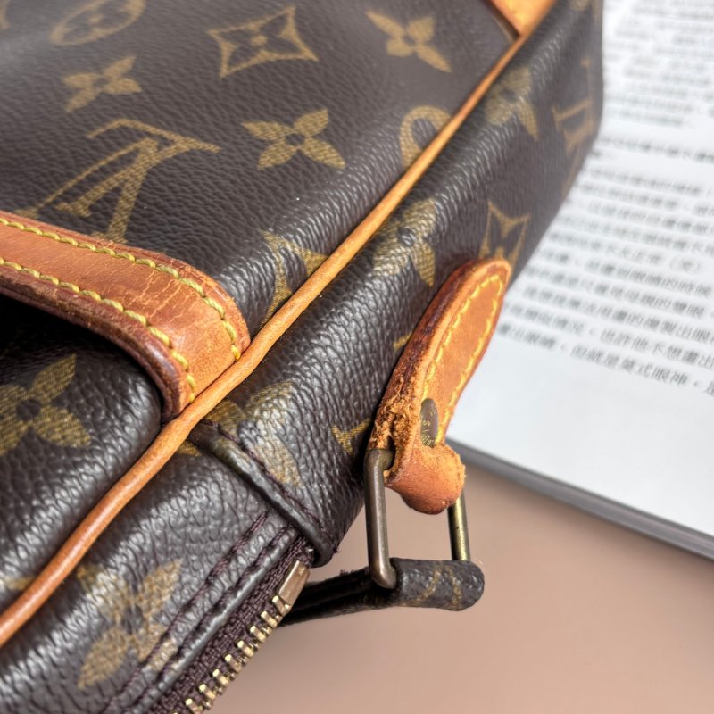 ::LOUIS VUITTON:: LV M45266 經典花紋日字斜背包-13