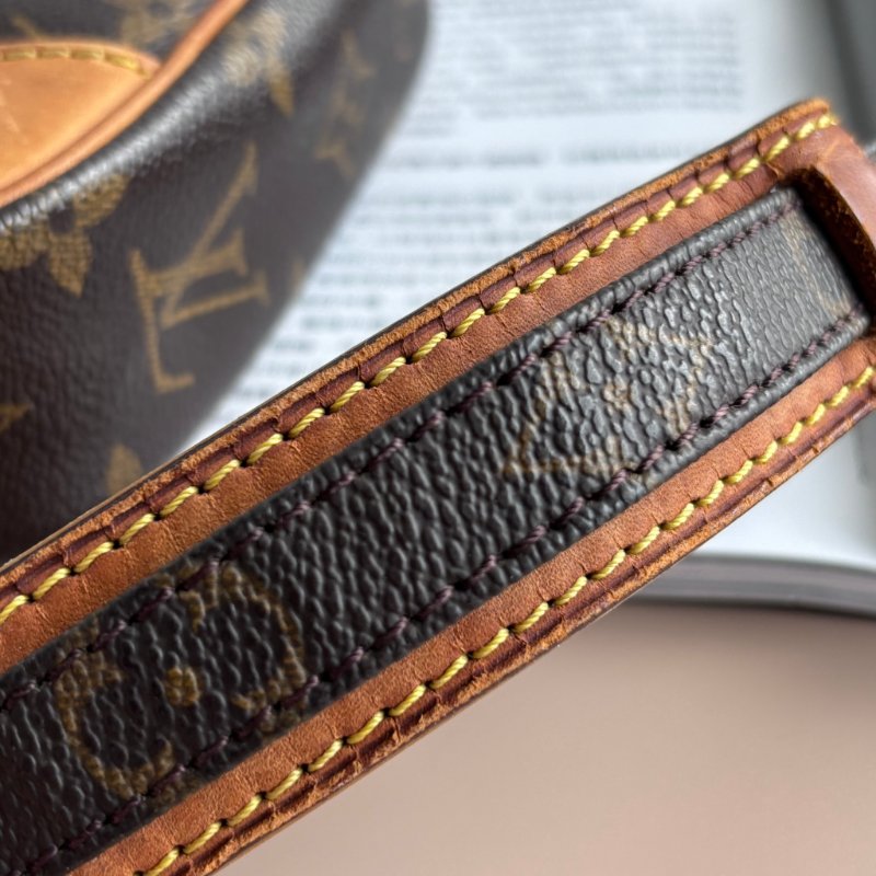 ::LOUIS VUITTON:: LV M45266 經典花紋日字斜背包-20