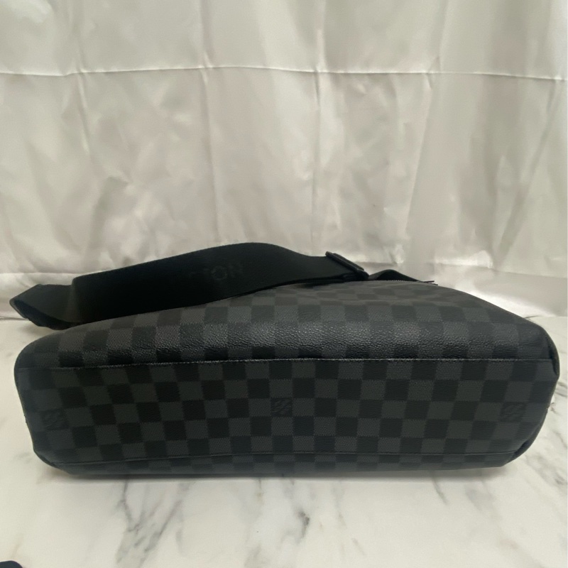 Damier Graphite帆布男生斜挎包(大號)-3