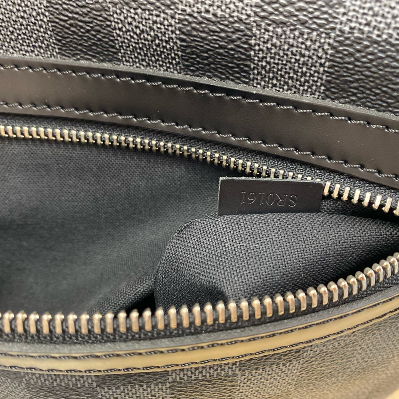 Damier Graphite帆布男生斜挎包(大號)-13