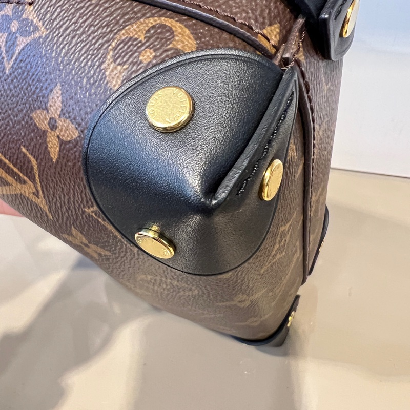 LV 原花拼黑牛皮Petite Malle Souple 金釦肩斜背包-3